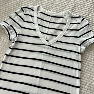 Banana Republic Slub V-Neck T Shirt